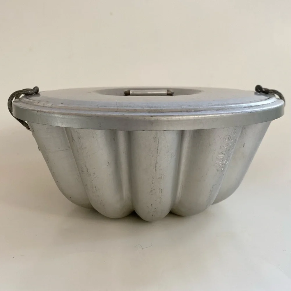 Vintage Mirro Jello Mold with Locking Lid Domed Fluted Pudding